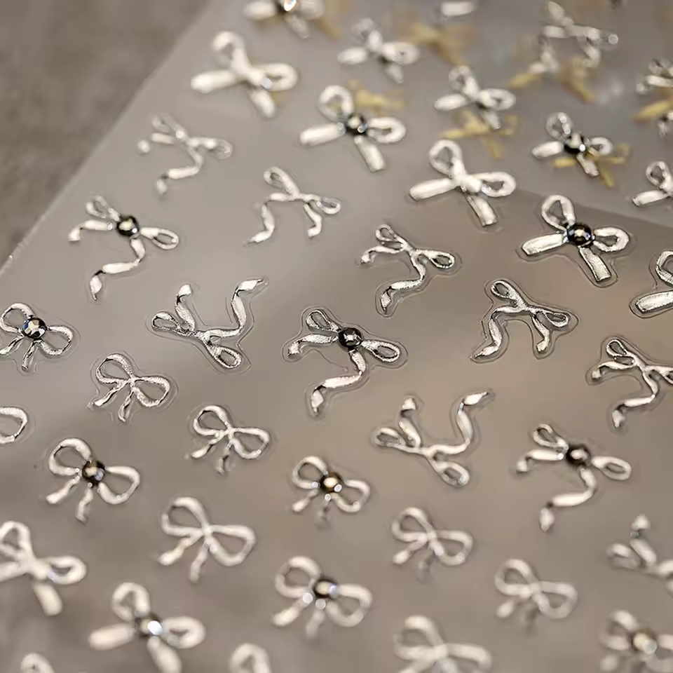 بريق الفيونكات الفاخرة | Luxe Metal Bows Collection