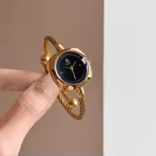 ساعة "سوان" الفاخرة Luxury Swan Watch