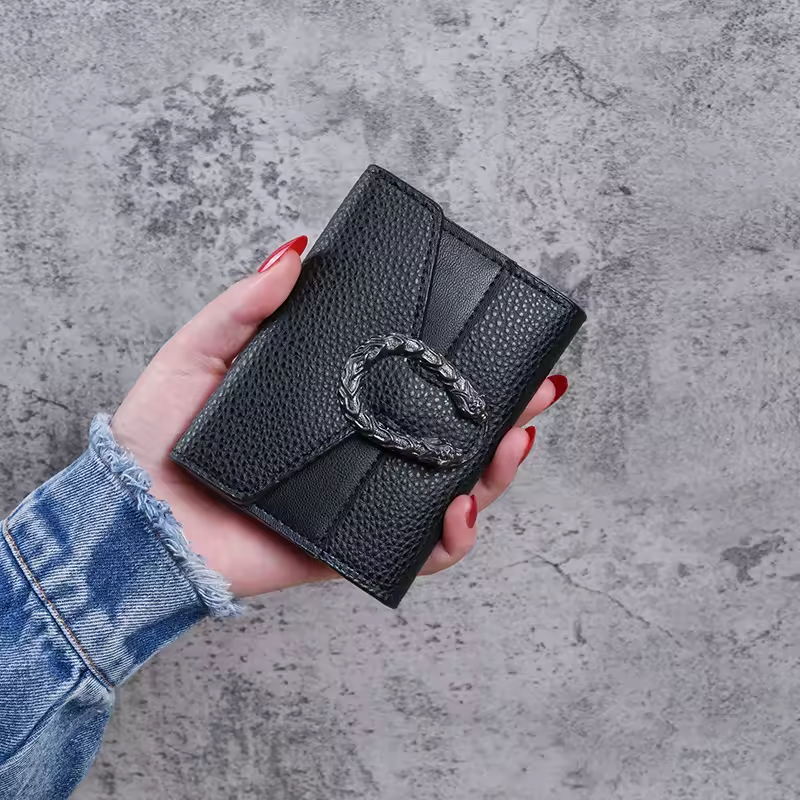 محفظة "كلاسيك" الجلدية المدمجة | Compact Leather Wallet