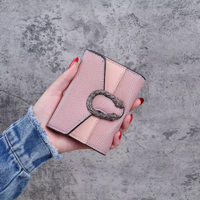 محفظة "كلاسيك" الجلدية المدمجة | Compact Leather Wallet