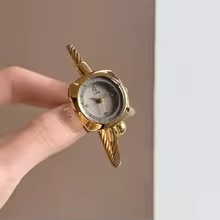 ساعة "سوان" الفاخرة Luxury Swan Watch